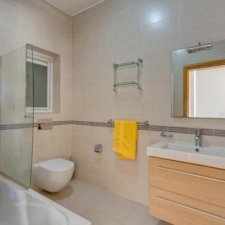 With Pool Apartment *