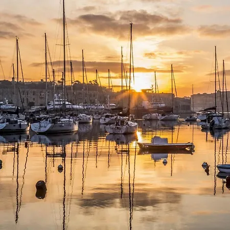 With Pool شقة سليمة